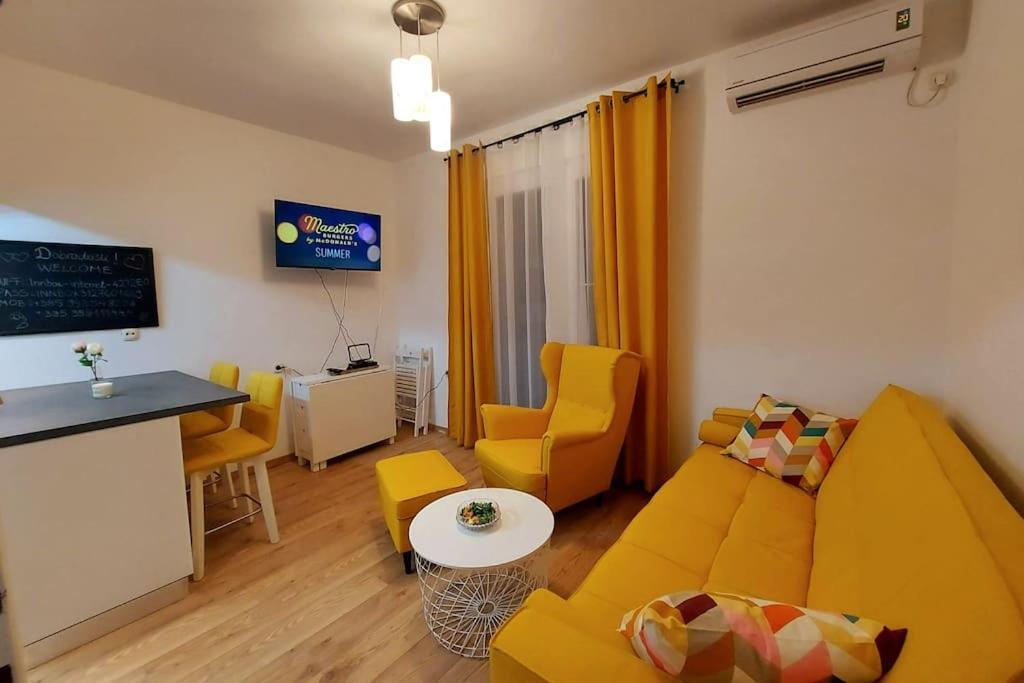 Lijepo Ureden Stan U Centru Grada Daire Knin Dış mekan fotoğraf