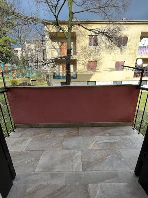 Lijepo Ureden Stan U Centru Grada Daire Knin Dış mekan fotoğraf