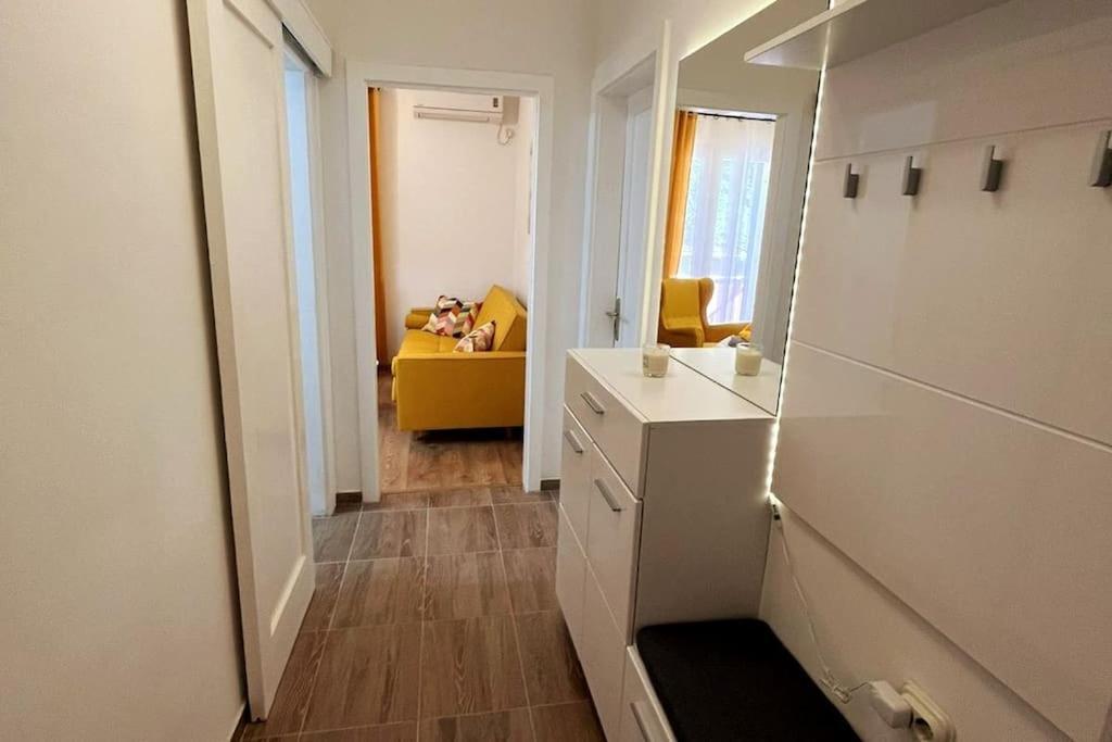 Lijepo Ureden Stan U Centru Grada Daire Knin Dış mekan fotoğraf