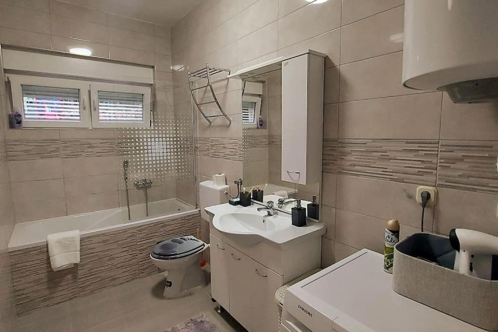 Lijepo Ureden Stan U Centru Grada Daire Knin Dış mekan fotoğraf